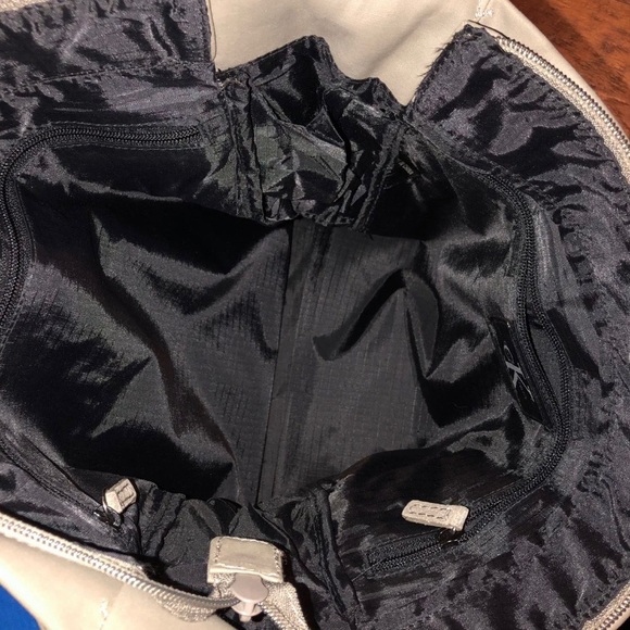 Brand new Calvin Klein messenger - Picture 7 of 8